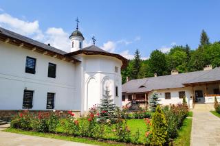 Paraclisul Sfinților Apostoli „Petru și Pavel” de la Mănăstirea Putna