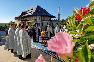 Slujba Vecerniei unită cu Litia de Adormirea Maicii Domnului la mănăstirea Zosin