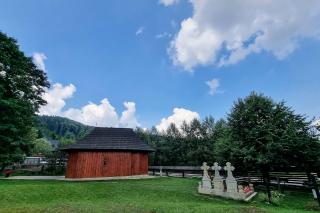 Bisericuța din cimitirul Mănăstirii Sihastria Putnei