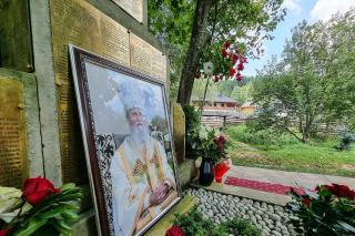 Mormântul Înaltpreasfințitul Pimen, Arhiepiscopul Sucevei și Rădăuților