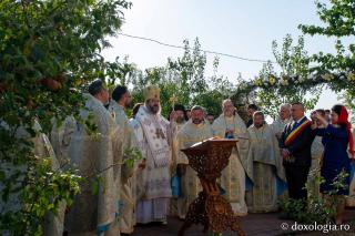 PS Nichifor Botoșăneanul, alături de soborul slujitor