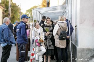 Jandarm alături de pelerinii Sfintei Parascheva