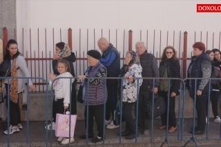 (Video) Oameni mari, dar și tineri și copii – pelerini la Sfânta Cuvioasă Parascheva