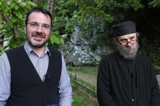 (Video) „Ferestre către suflet” cu părintele Teologos (Muntele Athos) – „Ce căutăm în mediul online?”