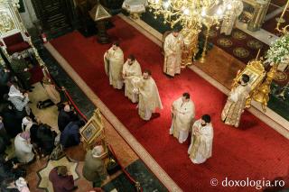 Sfânta Liturghie în cea de-a cincea zi de pelerinaj la moaștele Sfintei Parascheva