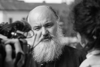 (Video) #PodcastdeHram cu Pr. Constantin Sturzu: „Unii fabulează pe seama câștigurilor astronomice ale Mitropoliei”