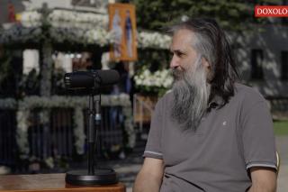 (Video) #PodcastdeHram cu Arsenie, omul-călăuză al sârbilor la Sfânta Parascheva de aproape 30 de ani