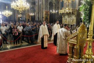 Slujbele din cadrul Hramului Sfintei Parascheva continuă în Catedrala Mitropolitană din Iași