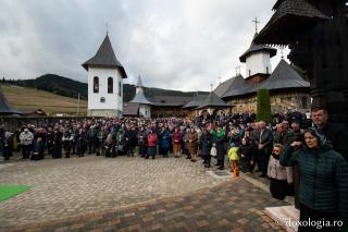 Pelerini la Mănăstirea Petru Vodă