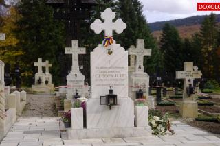 (Video) Haine noi pentru anticamera cu sfinți – cimitirul mănăstirii Sihăstria: „Oamenii vorbesc cu părinții din cimitir de parcă sunt vii”