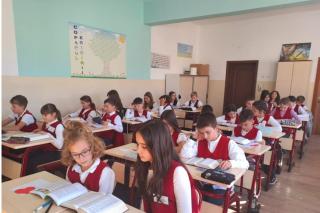 copii în sala de clasă
