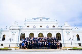 Fotografie cu participanții la redeschiderea Cazinoului Băilor