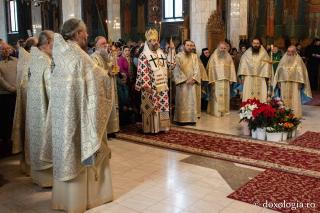 PS Nichifor Botoșăneanul, alături de soborul slujitor