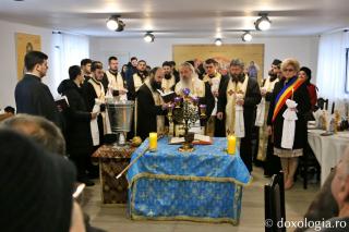 Slujbă arhierească la Parohia Budești: IPS Teofan a binecuvântat noua casă socială
