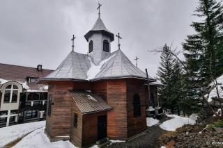 Răgaz de liniște la Mănăstirea Piatra Fântânele