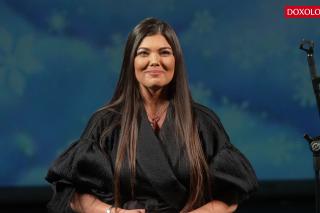 (Video) Paula Seling – Peste deal, pe lângă lună