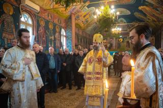 PS Nichifor Botoșăneanul la Sfânta Liturghie