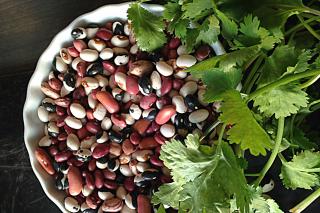 Salată de fasole cu rădăcinoase