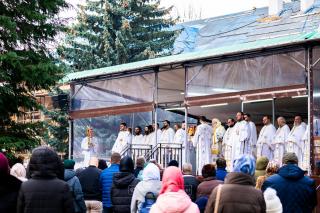 sobor slujind Sfânta Liturghie