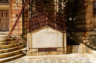 Mormântul Sfântului Simeon Izvorâtorul de mir de la Mănăstirea Hilandar