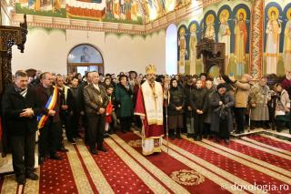 PS Nichifor Botoșăneanul, Episcop-vicar al Arhiepiscopiei Iașilor, la Parohia Vlădiceni din județul Neamț