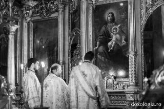 (Foto) „Bucură-te, Mireasă, pururea Fecioară!” - Denia Acatistului Bunei Vestiri la Catedrala Mitropolitană din Iași