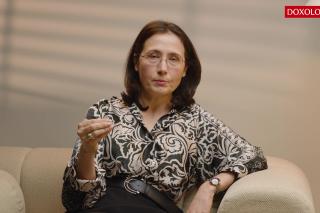 Cum obișnuim copilul să aibă răbdare la slujbă – idei utile de la psihologul Smaranda Buju