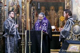Denia celor 12 evanghelii la Mănăstirea Frumoasa din Iași