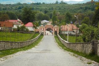 intrare manastire