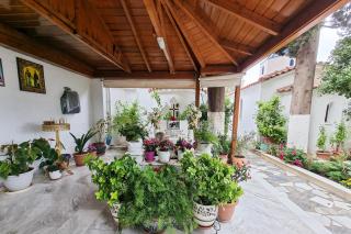 Mormântul Stareței Evghenia – monahia care a construit Mănăstirea „Sfântul Mucenic Rafail” din Insula Lesvos