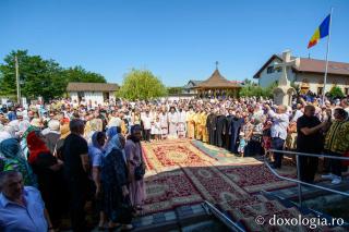 Pictura bisericii „Sfinții Apostoli Petru și Pavel” din cartierul botoșănean ANL Cișmea a fost sfințită