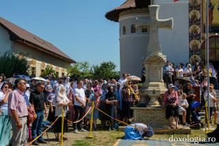 Pictura bisericii „Sfinții Apostoli Petru și Pavel” din cartierul botoșănean ANL Cișmea, sfințită de doi ierarhi