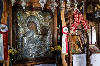 Icoana Maicii Domnului „Mângâietoarea” (Paramythia) de la Mănăstirea „Sfântul Nicodim Aghioritul” din Goumenissa, Grecia
