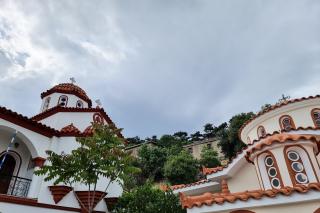 Pași de pelerin la Mănăstirea „Sfinților Părinți” din Insula Chios, Grecia