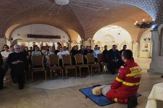 Pompierii ieșeni, în mijlocul angajaților Centrului Eparhial Iași