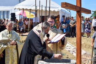 Parohia Tocileni va avea o biserică nouă. PS Nichifor Botoșăneanul a pus piatra de temelie a bisericii