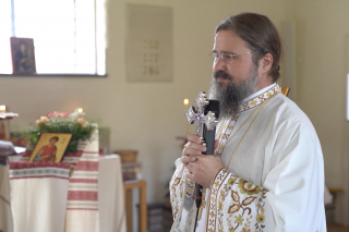 (Video) PS Macarie: „Cum ne ajută Sfântul Pantelimon într-un climat de tensiune și opresiune?”
