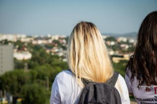 (Video) Cum ajuți tânărul să se adapteze schimbărilor din lume, fără a-și pierde valorile?