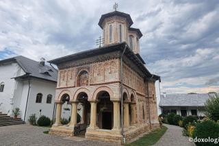 Mănăstirea Dintr-un Lemn - Biserica de piatră