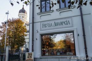 Prezentare de carte dedicată venirii moaștelor Sfântului Pantelimon în Iași, la Librăria Doxologia