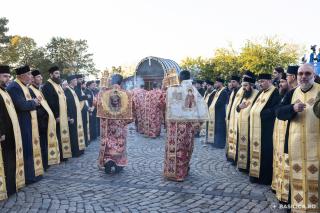 (Foto) Slujbă de priveghere în cinstea Sfântului Mare Mucenic Dimitrie, Izvorâtorul de mir