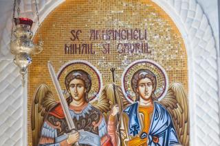 Sfinții Arhangheli Mihail și Gavril