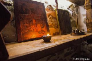 o candelă și o icoană în Muzeul Vivant