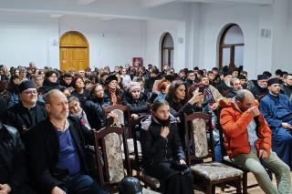 conferință duhovnicească la biserica Vovidenia Botoșani, invitat arhim. Nicodim Petre