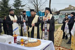 Slujire arhierească în Parohia Andrieșeni: Pomenirea Părintelui Mihai Cepeliuc și sfințirea casei parohiale
