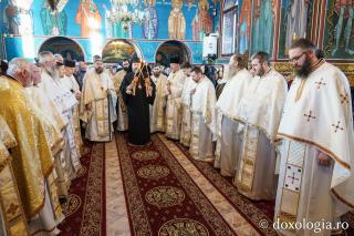 Slujire arhierească la Capela „Sfântul Spiridon” din cadrul Căminului de bătrâni Leorda