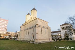 Priveghere la hramul Mănăstirii Sfinții Trei Ierarhi din Iași 2025
