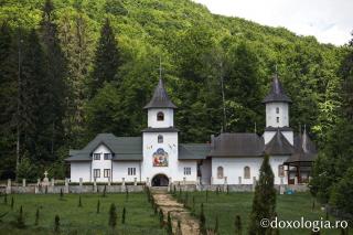 Schitul Sfântul Nifon, Vânători Neamț