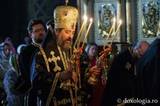 Preasfințitul Nichifor a săvârșit Liturghia Darurilor la Catedrala Mitropolitană din Iași