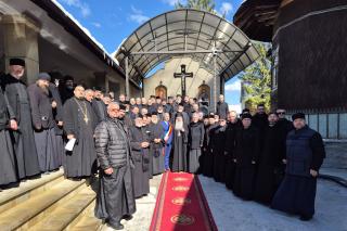 Binecuvântare arhierească la Parohia Boiștea: IPS Teofan a săvârșit Sfânta Liturghie și a sfințit noul ansamblu parohial